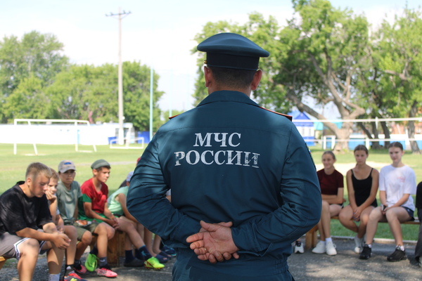 Сотрудники ОНД и ПР по Сладковскому МР ОНД и ПР «Ишимский» УНД и ПР ГУ МЧС России по Тюменской области посетили детский оздоровительный лагер