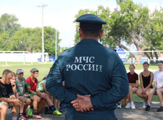 Сотрудники ОНД и ПР по Сладковскому МР ОНД и ПР «Ишимский» УНД и ПР ГУ МЧС России по Тюменской области посетили детский оздоровительный лагер