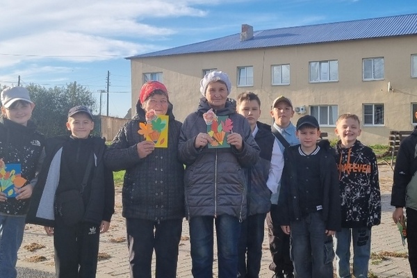 Сегодня обучающиеся Дома детского творчества «Галактика» отправились дарить праздник жителям с.Сладково.