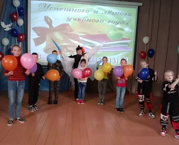 Звенит, звенит звонок веселый