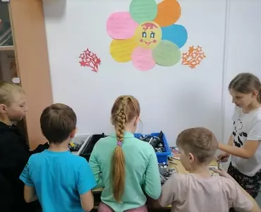 С Лего легче все уметь,  с  лего легче поумнеть.
